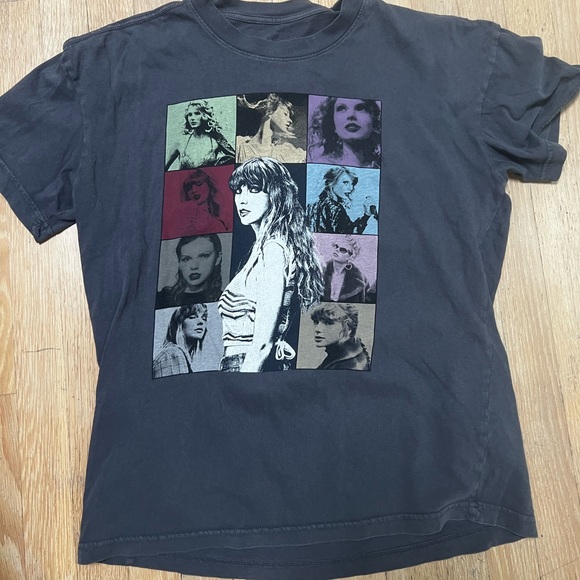 Taylor Swift Official The Eras Tour Mineral Wash Gray T-Shirt - Picture 1 of 7